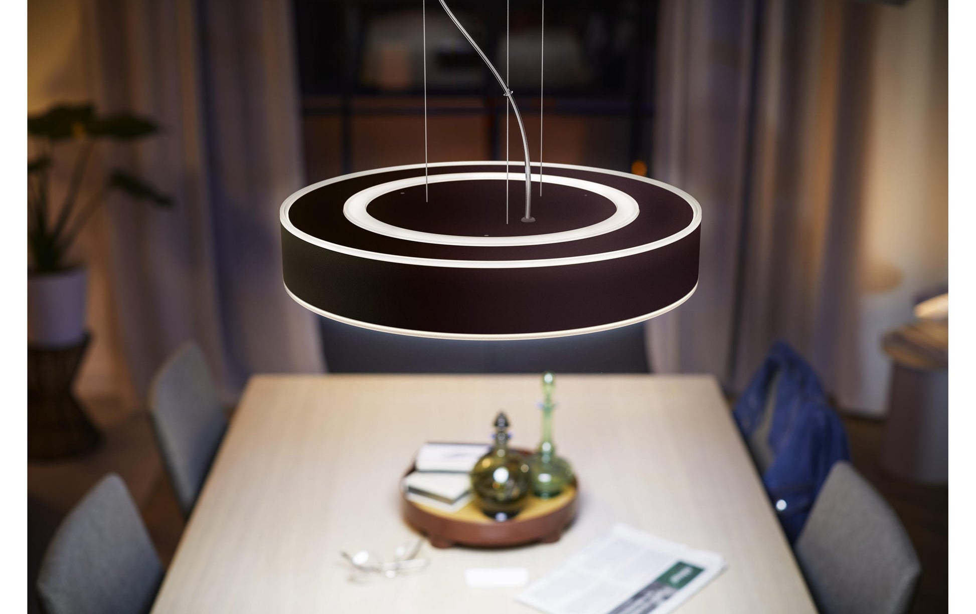 Philips by Signify Philips Hue Hängeleuchte Enrave – Ø 42,5 × 12,9 cm, 3300 lm, 33,5 W, 2200–6500 K, für Hue Bridge, schwarz