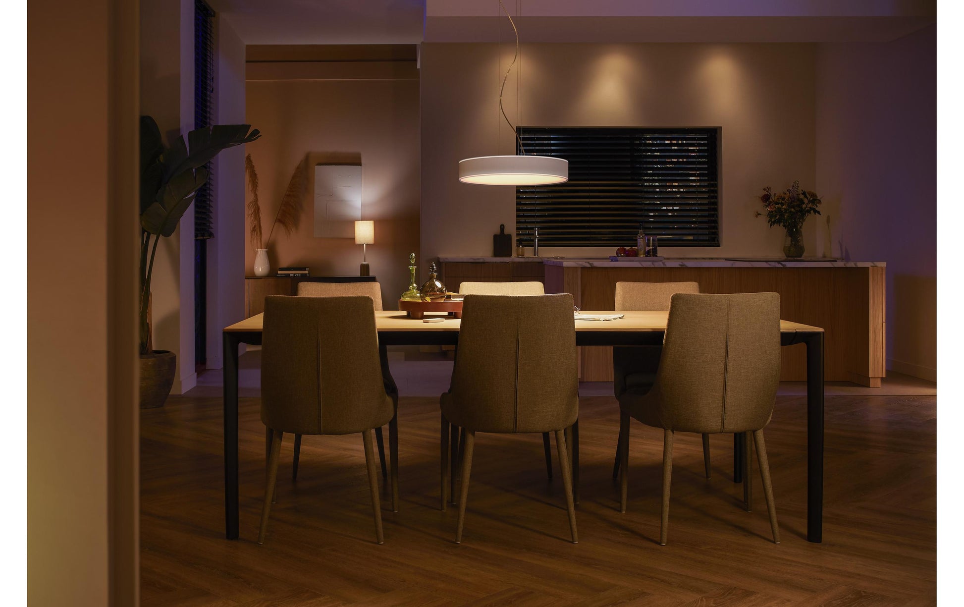Philips by Signify Philips Hue Pendelleuchte Enrave – LED 33,5 W, 3300 lm, 2200–6500 K, dimmbar, Bluetooth & Hue Bridge – Weiss