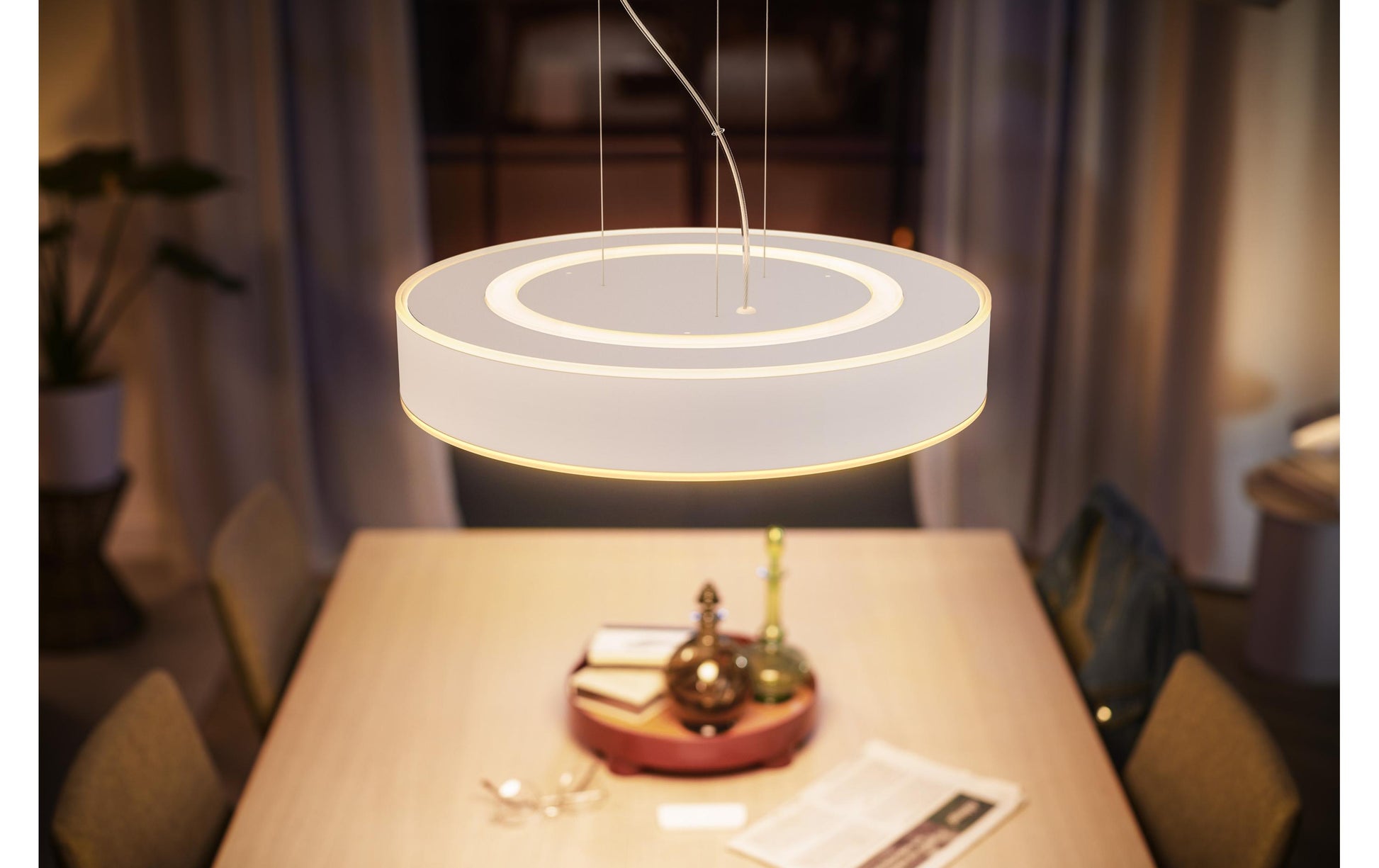 Philips by Signify Philips Hue Pendelleuchte Enrave – LED 33,5 W, 3300 lm, 2200–6500 K, dimmbar, Bluetooth & Hue Bridge – Weiss