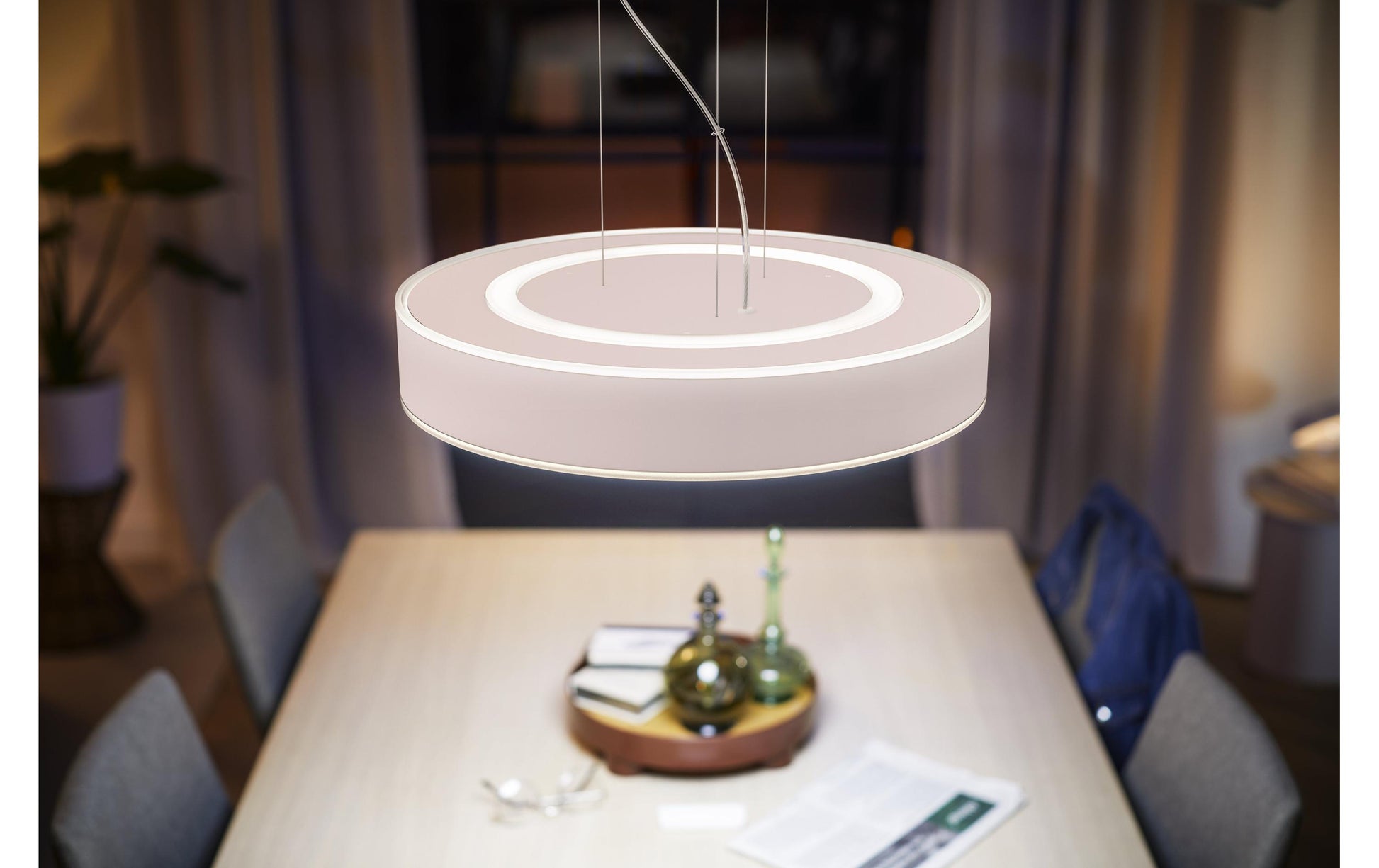 Philips by Signify Philips Hue Pendelleuchte Enrave – LED 33,5 W, 3300 lm, 2200–6500 K, dimmbar, Bluetooth & Hue Bridge – Weiss