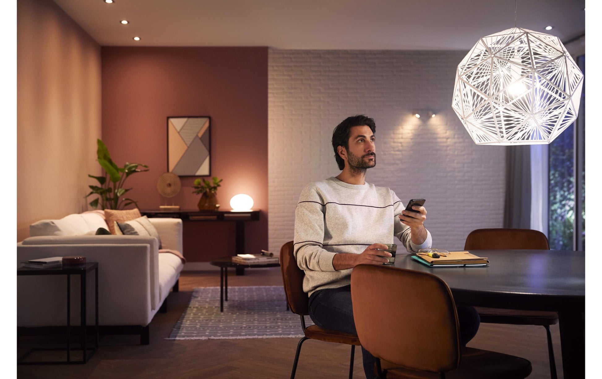 Philips by Signify Philips Hue Smart-Leuchtmittel E27 Weiss – 806 lm, 2700 K, App-Steuerung, dimmbar – 4er-Pack