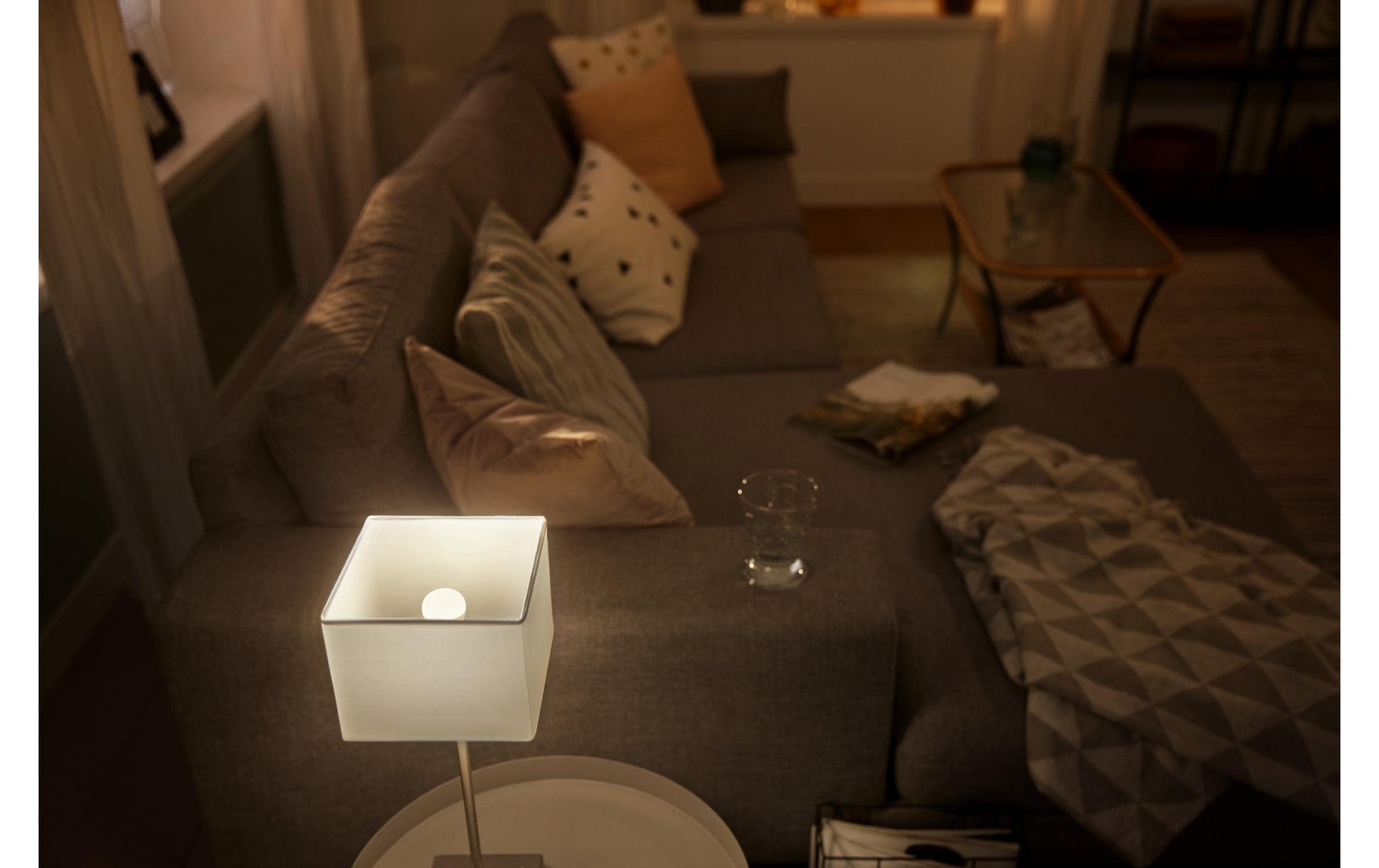 Philips by Signify Philips Hue Smart-Leuchtmittel E14 – Warmweiss 2700 K, 470 lm, 5,7 W, Bluetooth – für Philips Hue – IP20 – 2 Stk.