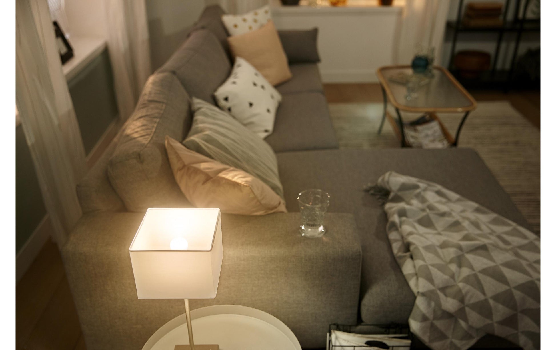 Philips by Signify Philips Hue Smart-Leuchtmittel E14 – Warmweiss 2700 K, 470 lm, 5,7 W, Bluetooth – für Philips Hue – IP20 – 2 Stk.