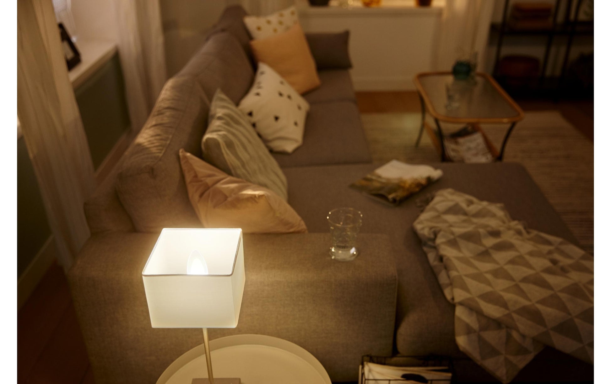 Philips by Signify Philips Hue Smart-Leuchtmittel E14 White Ambience – 470 lm, 2200–6500 K, App-Steuerung, dimmbar – Weiss