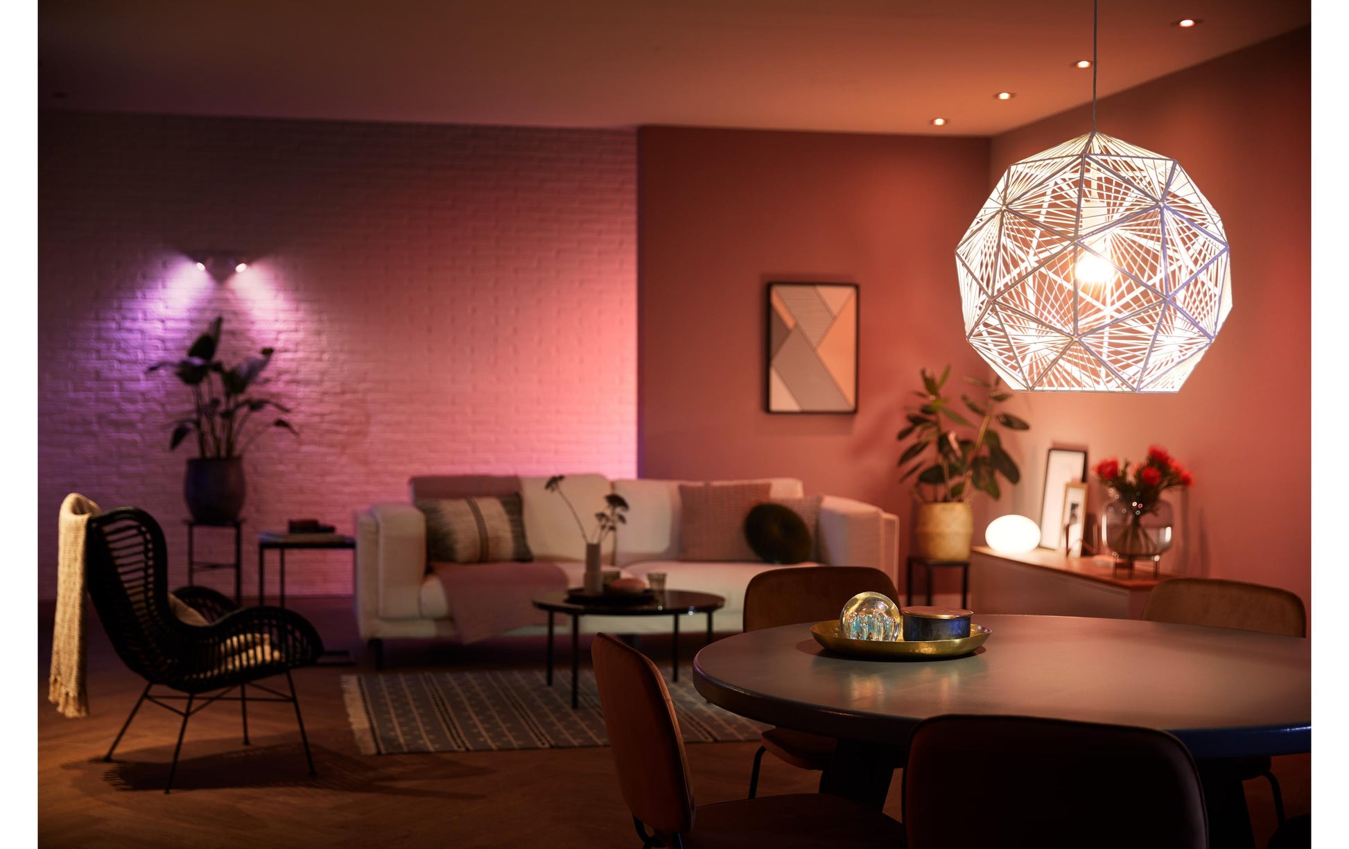 Philips by Signify Philips Hue Smart-Leuchtmittel E14 Kerze – RGB+CCT 2000–6500 K, 470 lm, 5,3 W, Bluetooth – für Philips Hue
