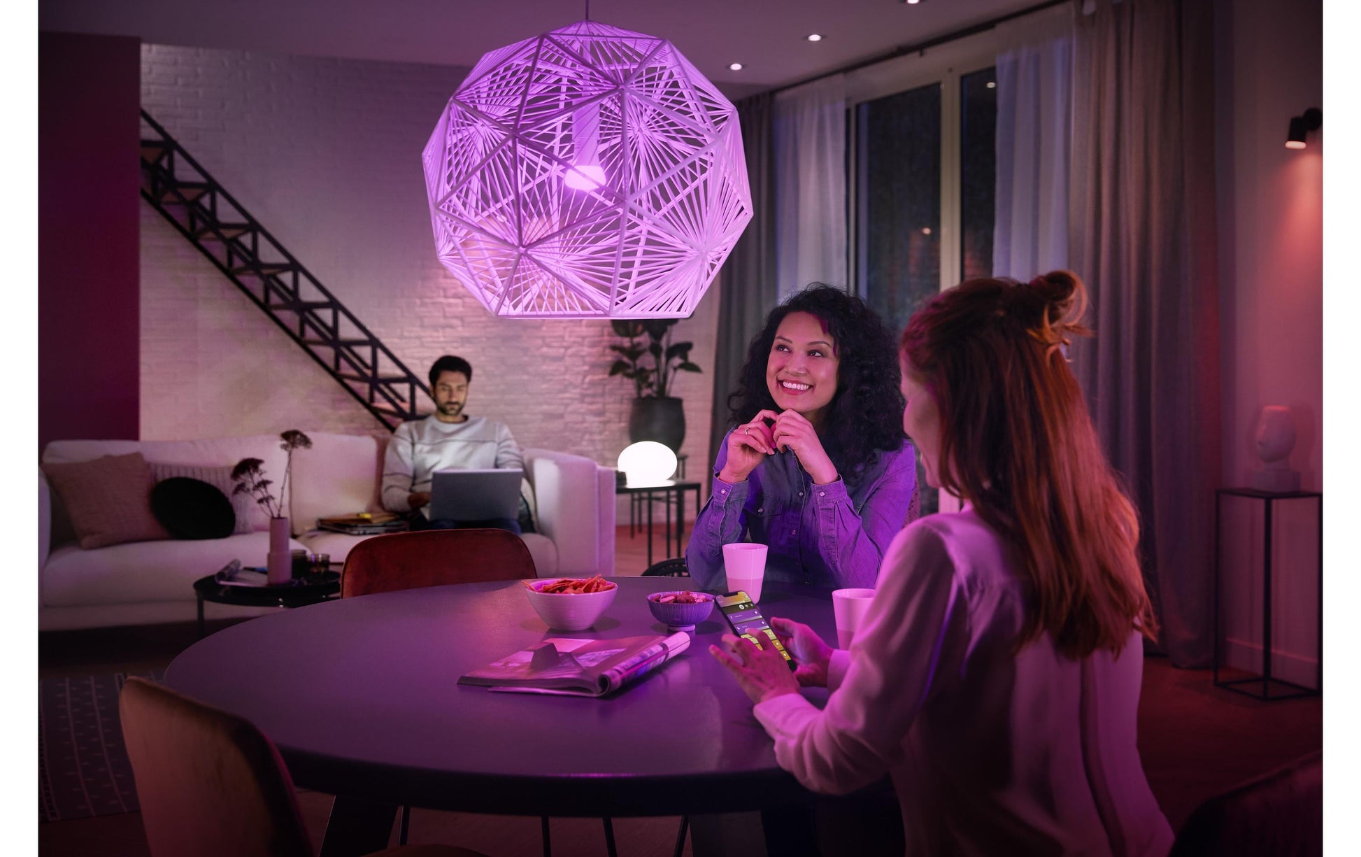 Philips by Signify Philips Hue Smart-Leuchtmittel E27 A60 – RGB+CCT, 830 lm, 9 W, Bluetooth/Zigbee – für Philips Hue – 3 Stk.