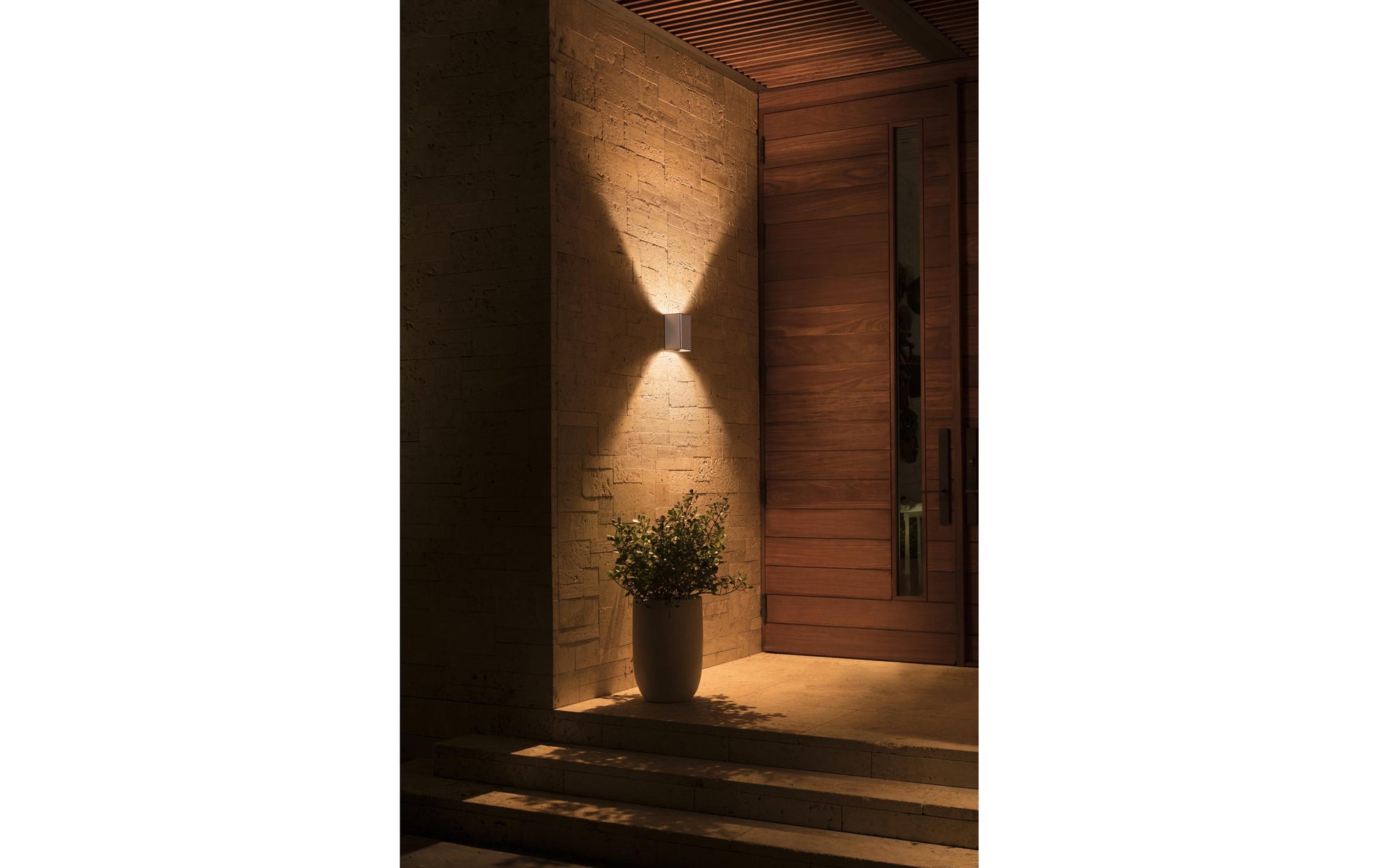 Philips by Signify Philips Hue Aussenwandleuchte – IP44 – Netzbetrieb – ZigBee, Bluetooth – dimmbar – Silber – Edelstahl