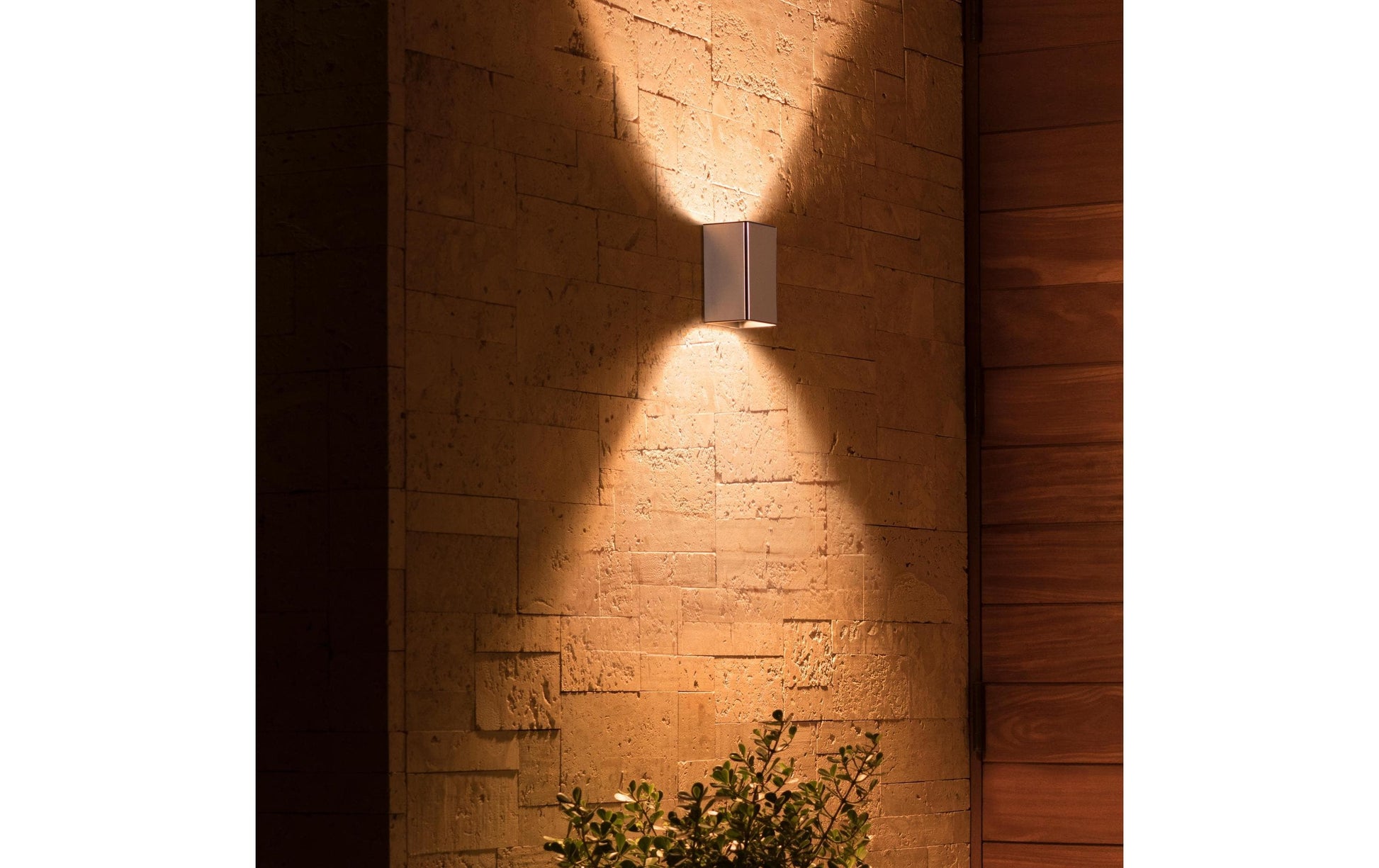 Philips by Signify Philips Hue Aussenwandleuchte – IP44 – Netzbetrieb – ZigBee, Bluetooth – dimmbar – Silber – Edelstahl