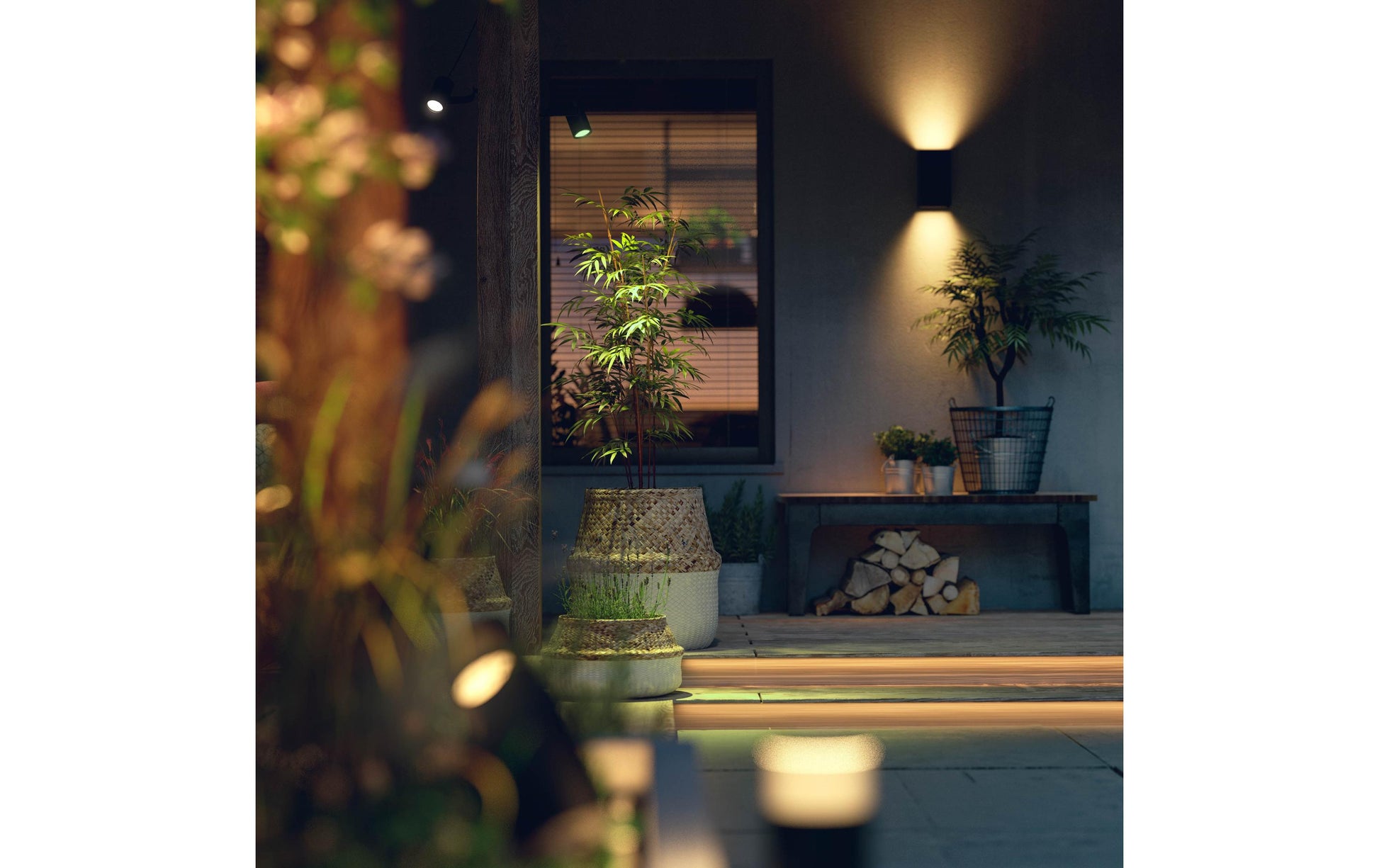 Philips by Signify Philips Hue Aussenwandleuchte – für Philips Hue (Hue Bridge erforderlich) – dimmbar – Schwarz – Aluminium