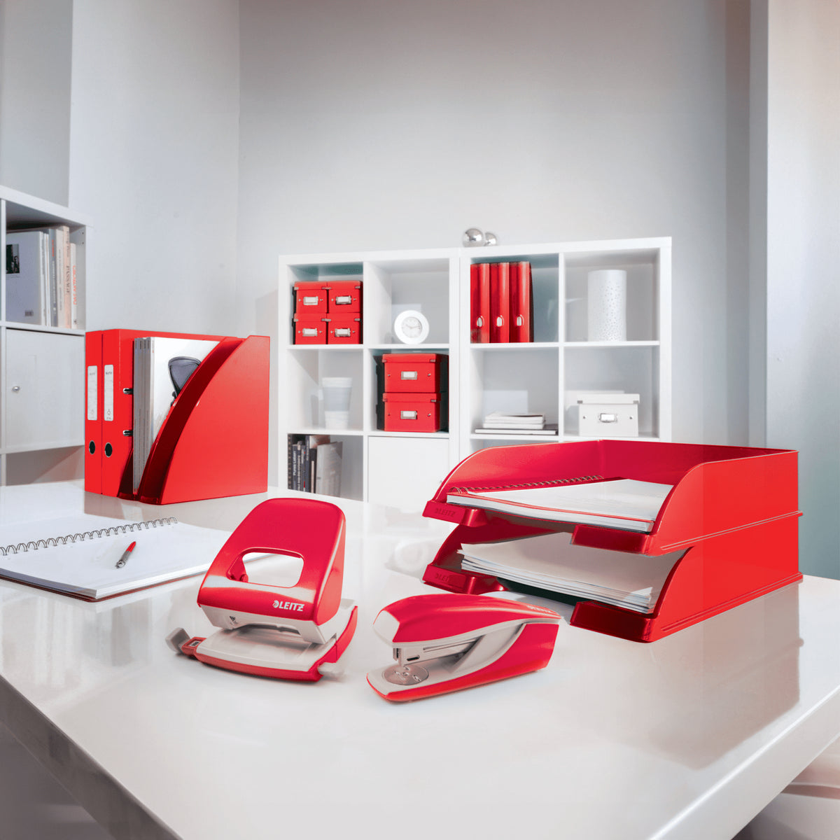 Leitz WOW Stehsammler – für A4, rot, Polystyrol (PS), B 75 × H 312 × T 258 mm