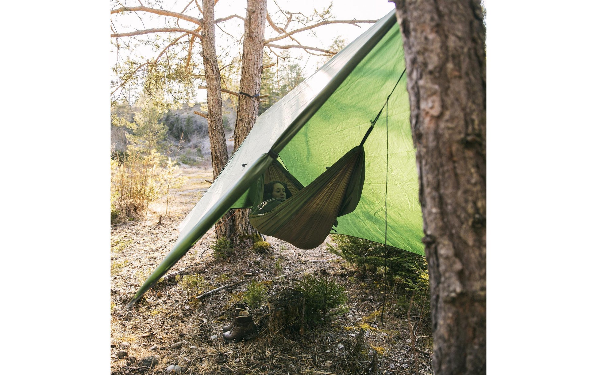 AMAZONAS Hängematte (hängend) – faltbar, Wassersäule 3'000 mm – für 1 Person, 140 × 320 cm – dunkelgrün