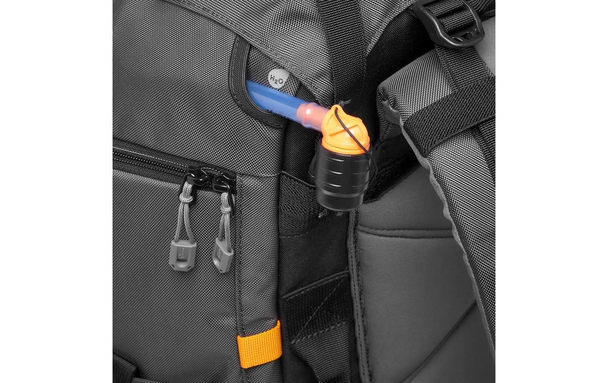 Lowepro Pro Trekker BP 550 AW II Kamerarucksack – Nylon/Polyester – Schwarz – für 2–3 DSLR