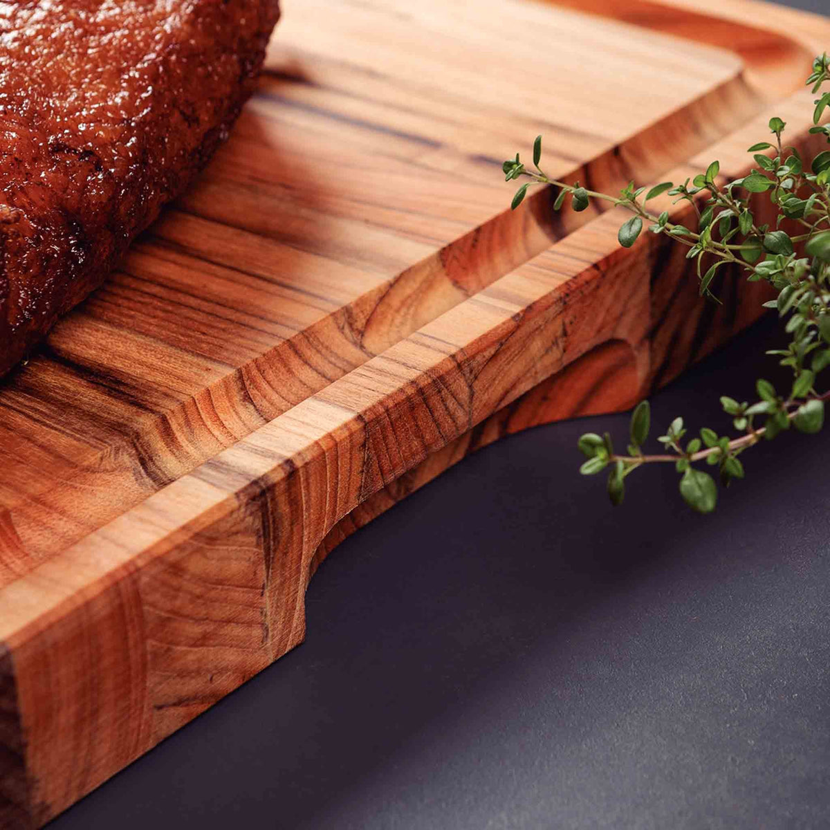 Tramontina CHURRASCO PREMIUM – Schneidebrett 30 × 40 × 3 cm, Teakholz, mit Saftrille, Braun