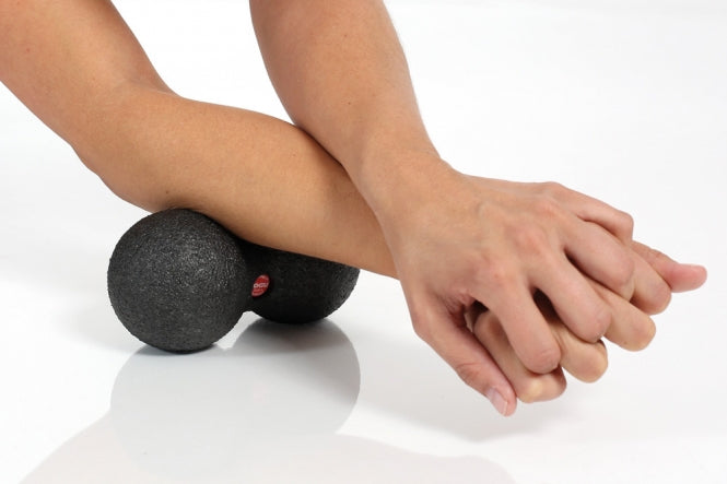TOGU Massageball DuoBall – hart – 16 × 8 cm – schwarz