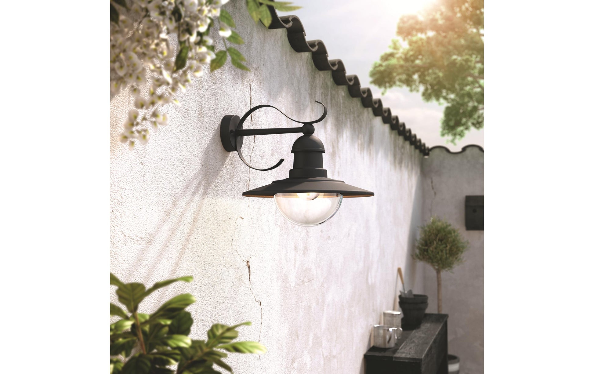 Philips by Signify Philips Aussenwandleuchte – 35×29 cm – 60 W – IP44 – Netzbetrieb – Schwarz