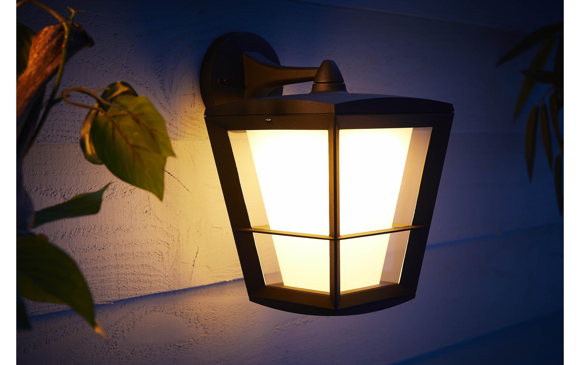 Philips by Signify Philips Hue Aussenwandleuchte – 31,2 cm – 1150 lm, 15 W – Warmweiss, 2000–6500 K – IP44 – Netzbetrieb – Zigbee