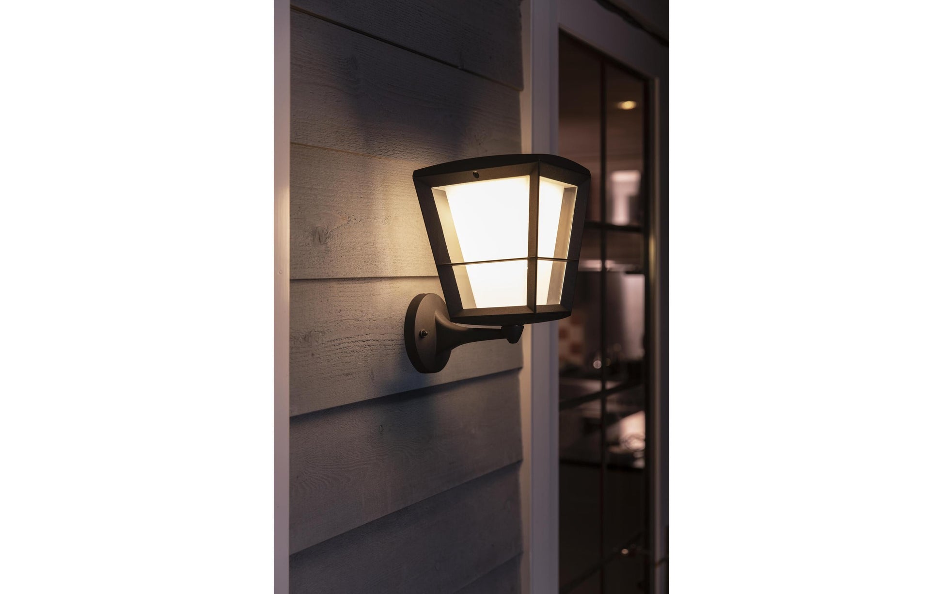 Philips by Signify Philips Hue Aussenwandleuchte – 19,4×30,1 cm – 1150 lm, 15 W – RGB, 2000–6500 K – IP44 – Netzbetrieb – Zigbee