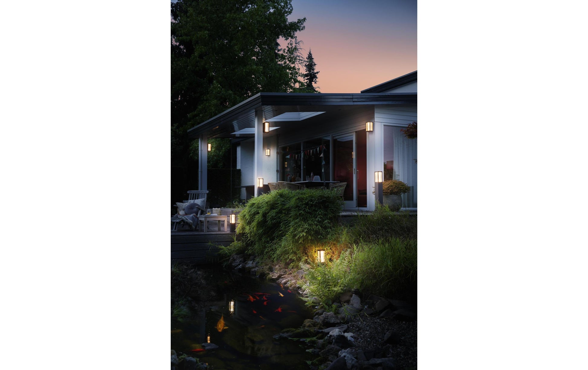Philips by Signify Philips Hue Aussenwandleuchte – 1 200 lm, 16 W – Warmweiss, 2000–6500 K – IP44 – ZigBee – für Philips Hue