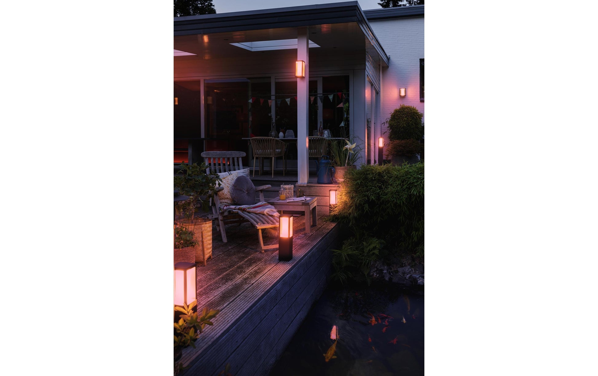 Philips by Signify Philips Hue Aussenwandleuchte – 1 200 lm, 16 W – Warmweiss, 2000–6500 K – IP44 – ZigBee – für Philips Hue