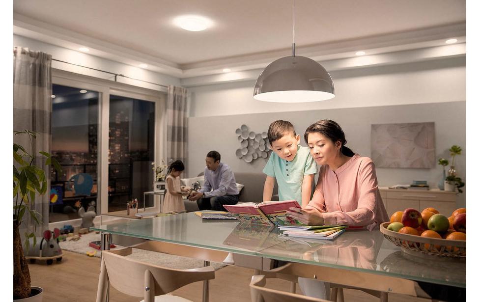 Philips by Signify Philips LED-Leuchtmittel E14 Kerze – Warmweiss 2700 K, 470 lm, 5 W – 1 Stk. – Glas, klar