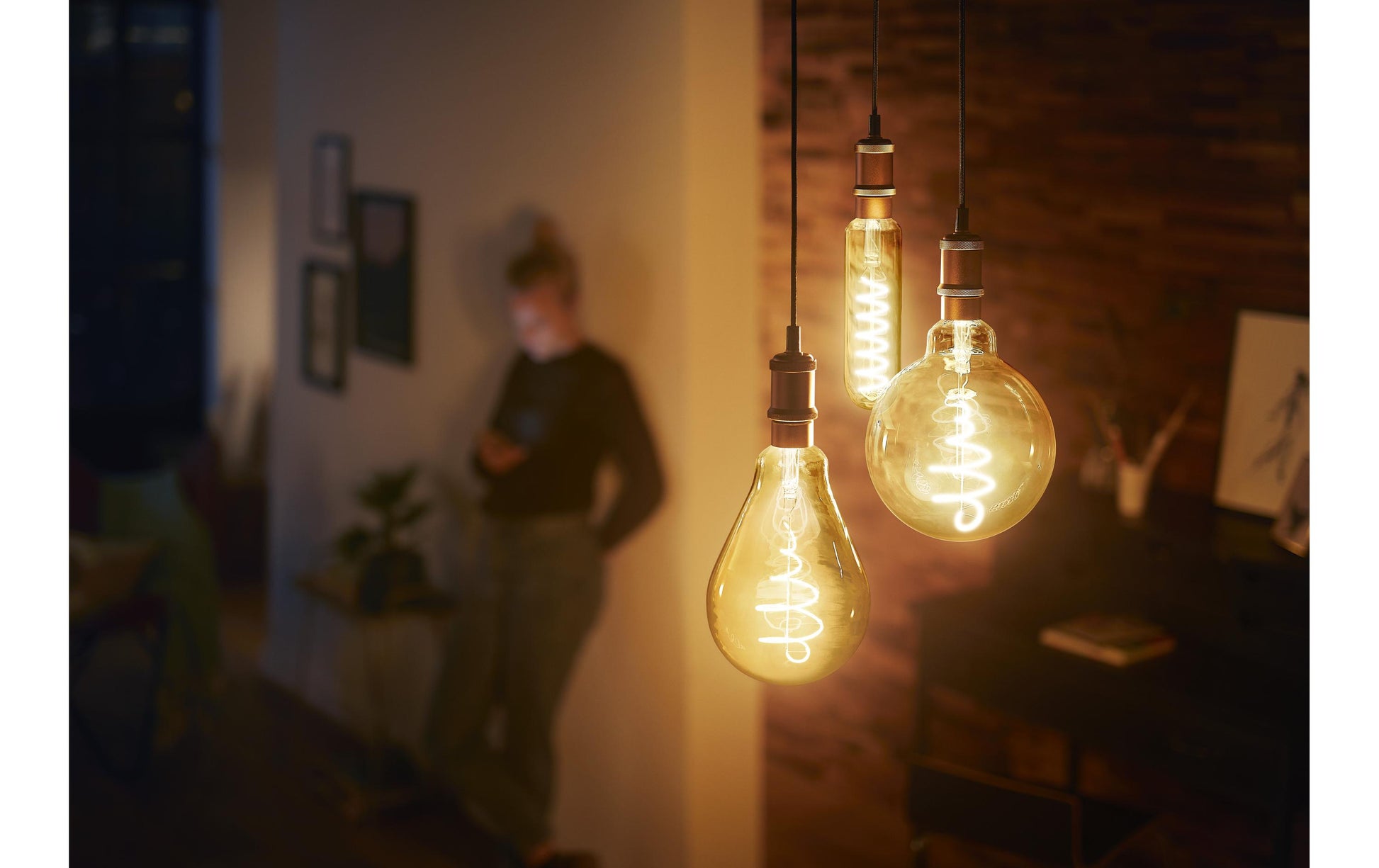 Philips by Signify Philips LED-Leuchtmittel E27 G95 – 250 lm, 3,1 W, Warmweiss 1800 K – 1 Stk., Bernstein (Glas)