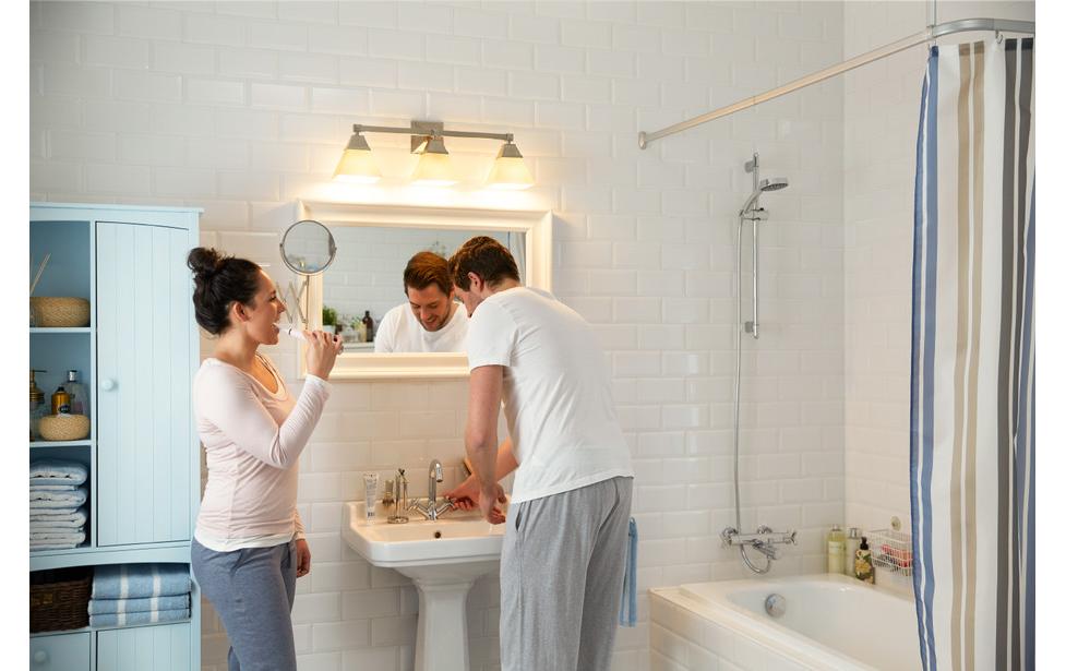 Philips by Signify Philips LED-Leuchtmittel E27 A-Form – Warmweiss 2700 K, 650 lm, 7,2 W, dimmbar – Transparent, Glas – 1 Stk.