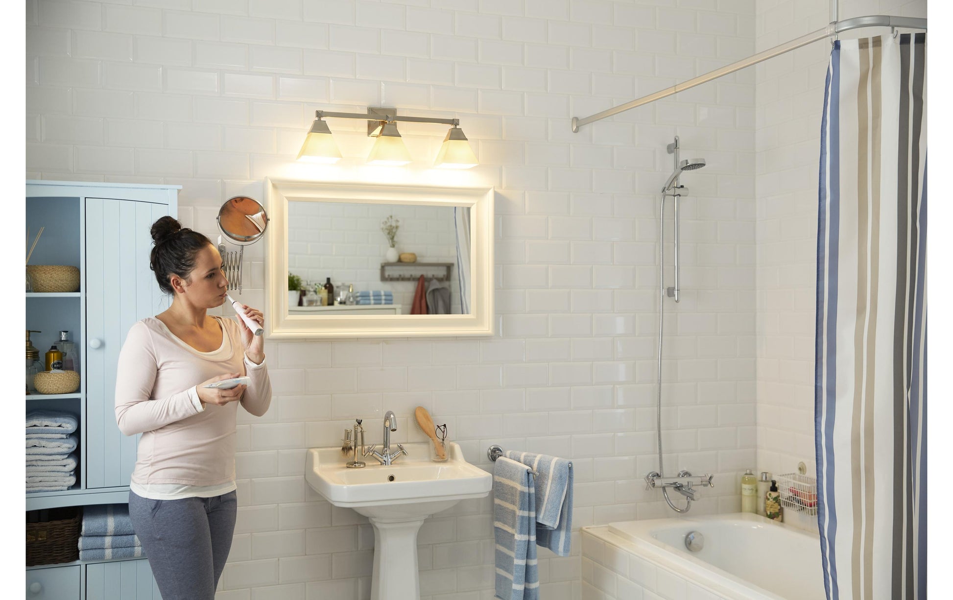 Philips by Signify Philips LED-Leuchtmittel E27 A-Form – Warmweiss 2700 K, 650 lm, 7,2 W, dimmbar – Transparent, Glas – 1 Stk.