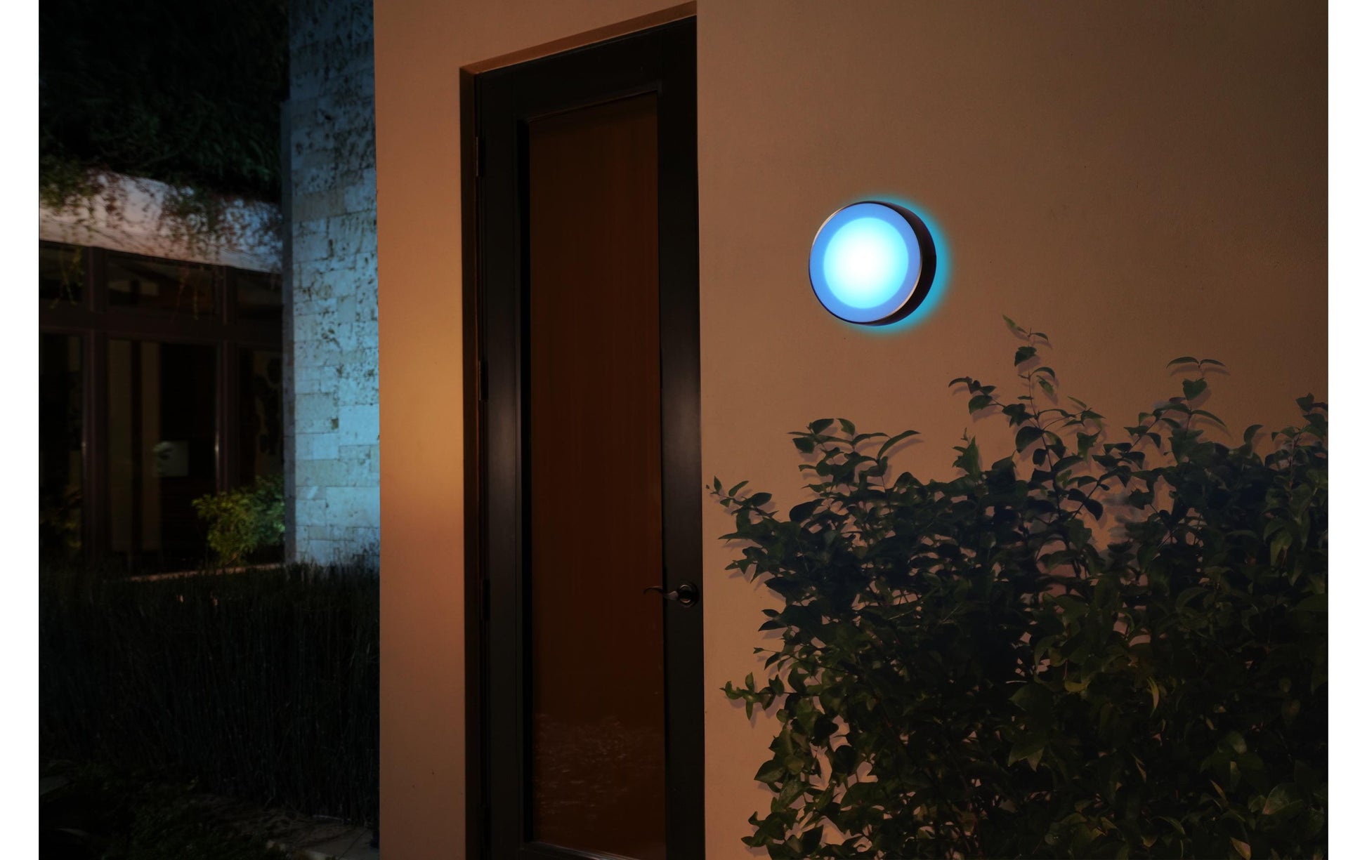 Philips by Signify Philips Hue Aussenwandleuchte – ZigBee, Bluetooth – für Philips Hue – dimmbar – Schwarz – Aluminium