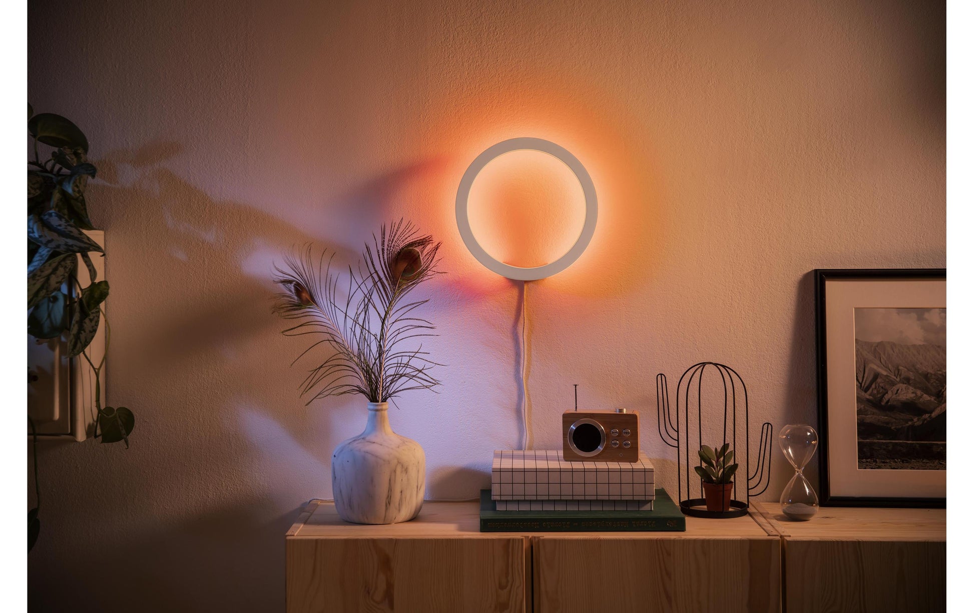 Philips by Signify Philips Hue Wandleuchte Sana – 1400 lm, 20 W, 2000–6500 K, dimmbar, weiss