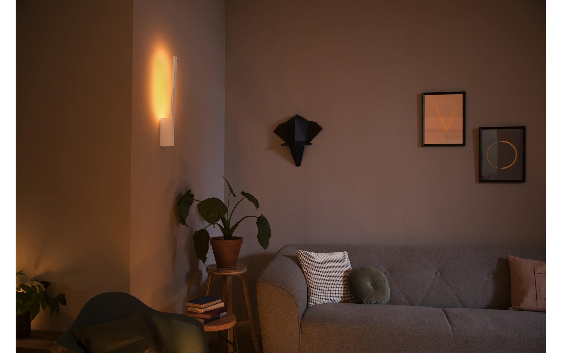 Philips by Signify Philips Hue Wandleuchte Liane – 2000–6500 K, 850 lm, 12,2 W, dimmbar, BT, für Philips Hue, weiss
