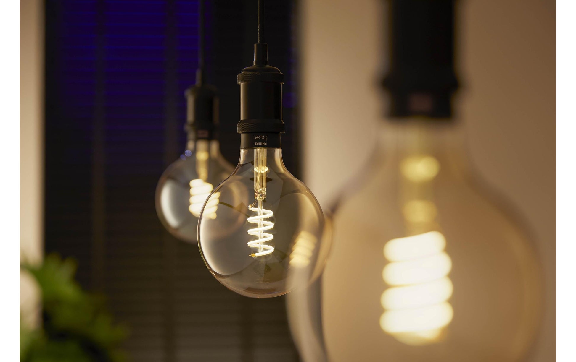 Philips by Signify Philips Hue Smart-Leuchtmittel E27 White Ambiance – 375 lm, 2700 K, WLAN/App, dimmbar