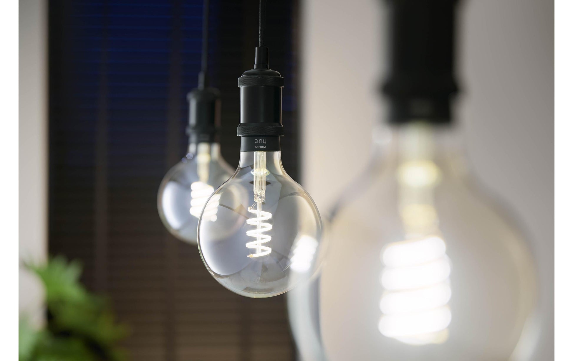 Philips by Signify Philips Hue Smart-Leuchtmittel E27 White Ambiance – 375 lm, 2700 K, WLAN/App, dimmbar