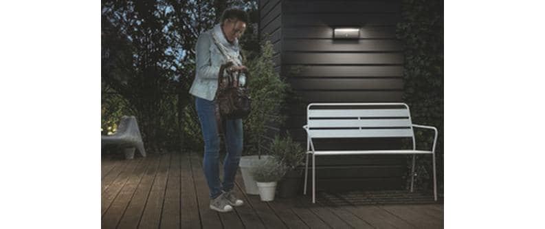 Philips by Signify Philips Aussenwandleuchte – 4000 K – IP44 – Netzbetrieb – mit Bewegungsmelder – Anthrazit – Aluminium/Synthetisch