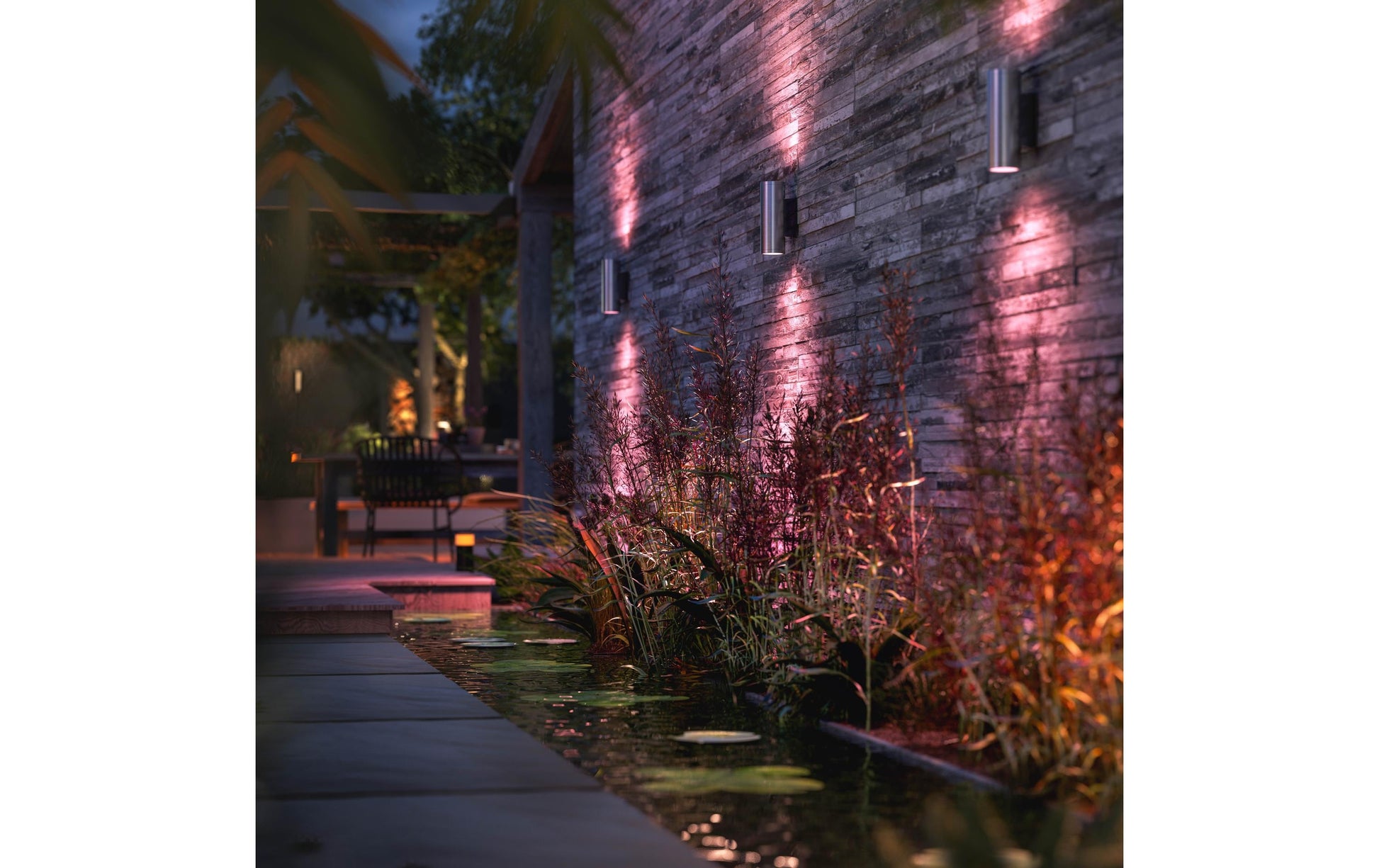 Philips by Signify Philips Hue Aussenwandleuchte – IP44 – Netzbetrieb – Zigbee – für Philips Hue – dimmbar, Silber, Edelstahl