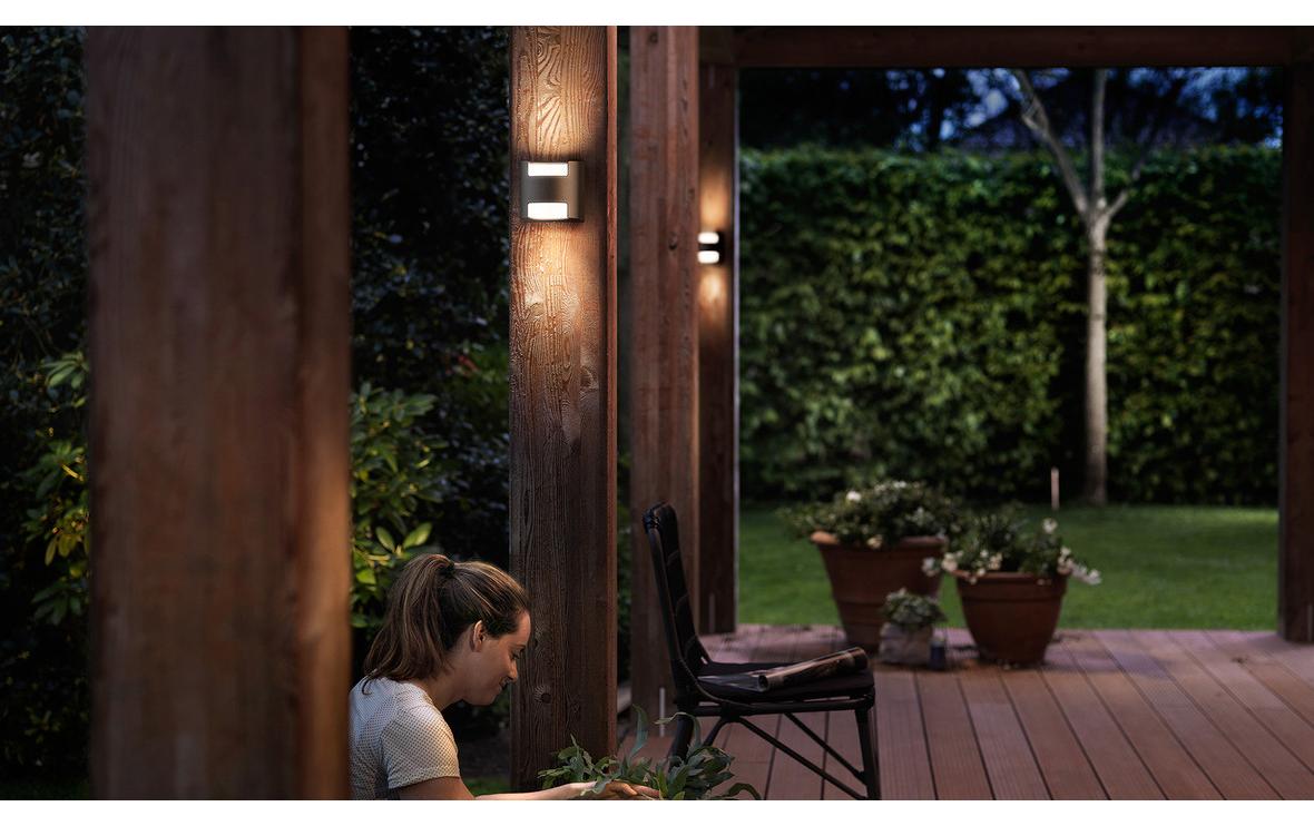 Philips by Signify Philips Aussenwandleuchte – 900 lm, 9 W, Warmweiss, 2700 K, IP44, Netzbetrieb, Anthrazit, Aluminium