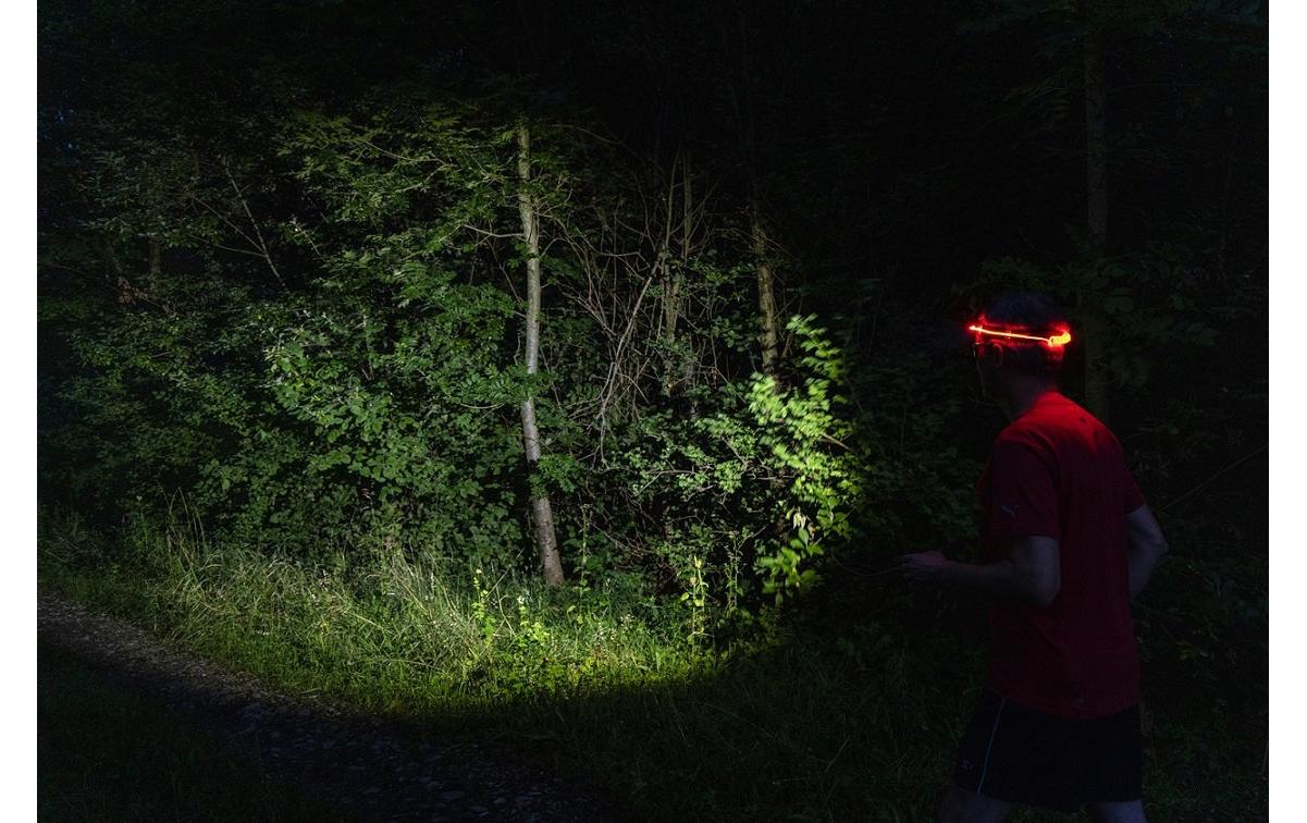 NORDRIDE Stirnlampe Active Sport R – 330 lm, 160 m, IP65, Laufzeit 22 h – Schwarz