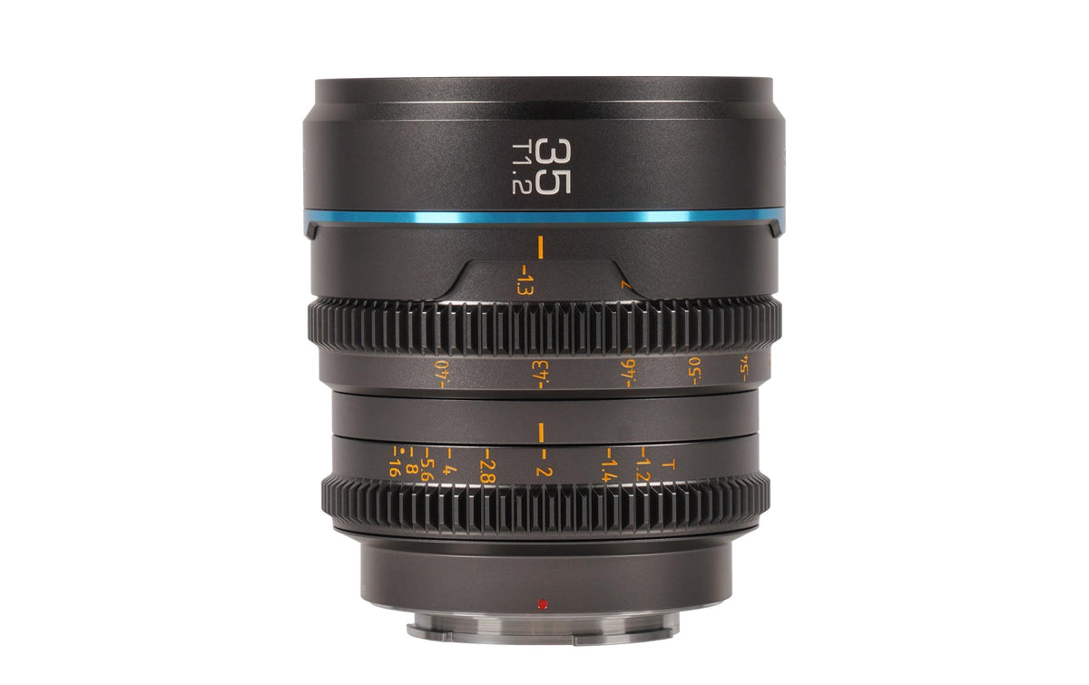 Sirui Nightwalker 35 mm T1.2 Objektiv – Fujifilm X-Mount – APS-C/Super35 – 67 mm Filter – Grau