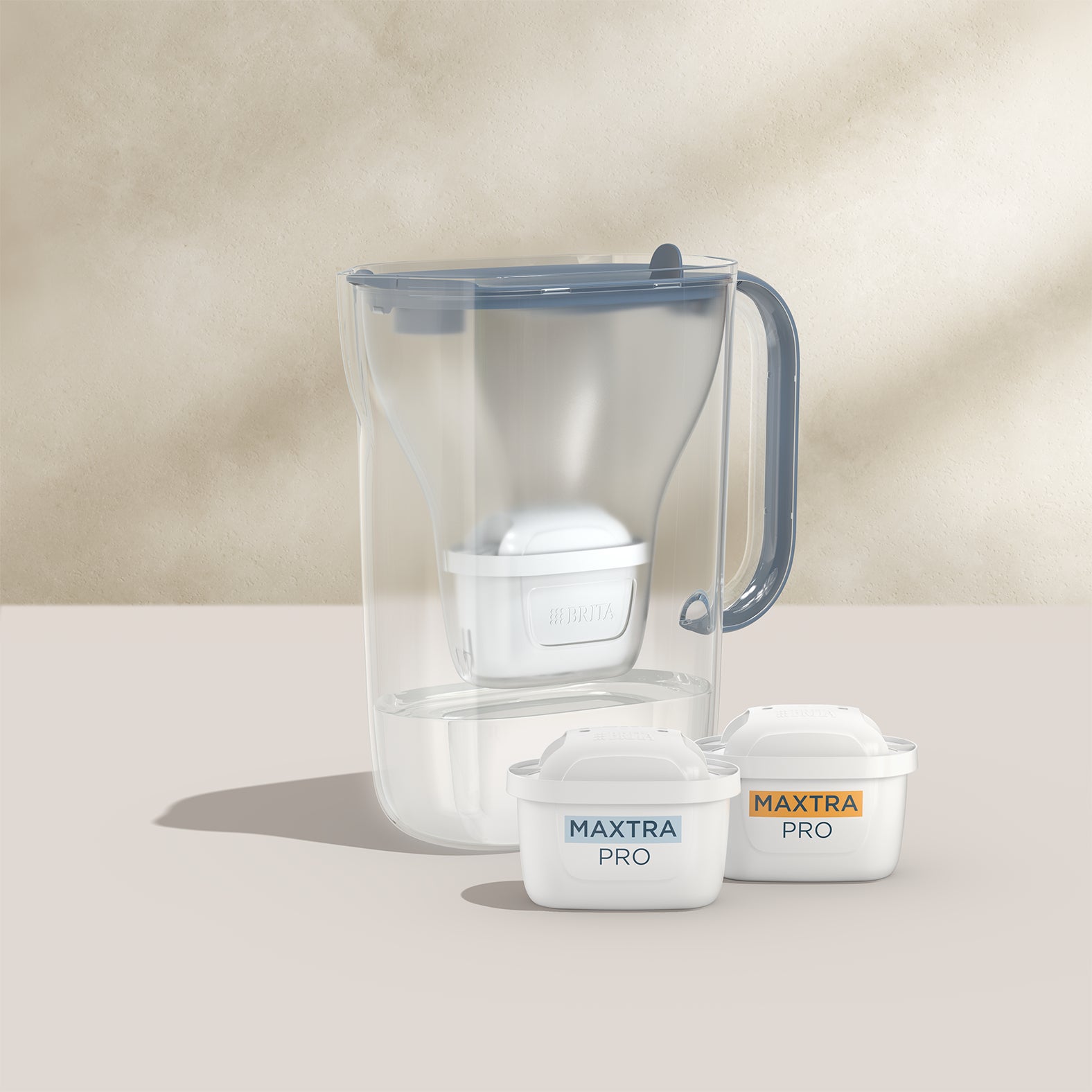 Brita Style Essential – Tischwasserfilter 2,4 l, MAXTRA, Kunststoff, Blau/Transparent, mit 2 Kartuschen