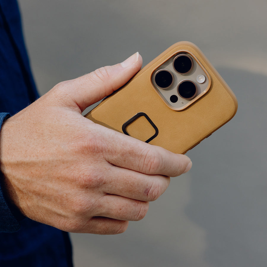 Peak Design Backcover – für Apple iPhone 16 Pro Max, Tan Clarino, bis 2 m sturzsicher