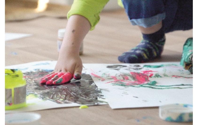 KREUL MUCKI Fingerfarben – 8 Farben – für Papier, Glas, Holz
