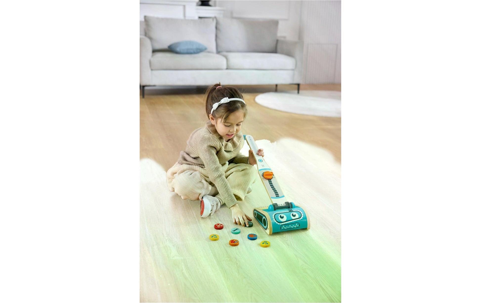 Hape E3056 Staubsauger (Spielzeug) – Vacoom – 18,0×58,0×17,5 cm – ab 3 J. – Kunststoff/Holz, mehrfarbig