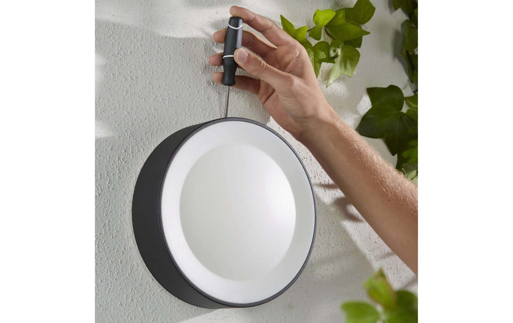Philips by Signify Philips Hue Aussenwandleuchte – ZigBee, Bluetooth – für Philips Hue – dimmbar – Schwarz – Aluminium