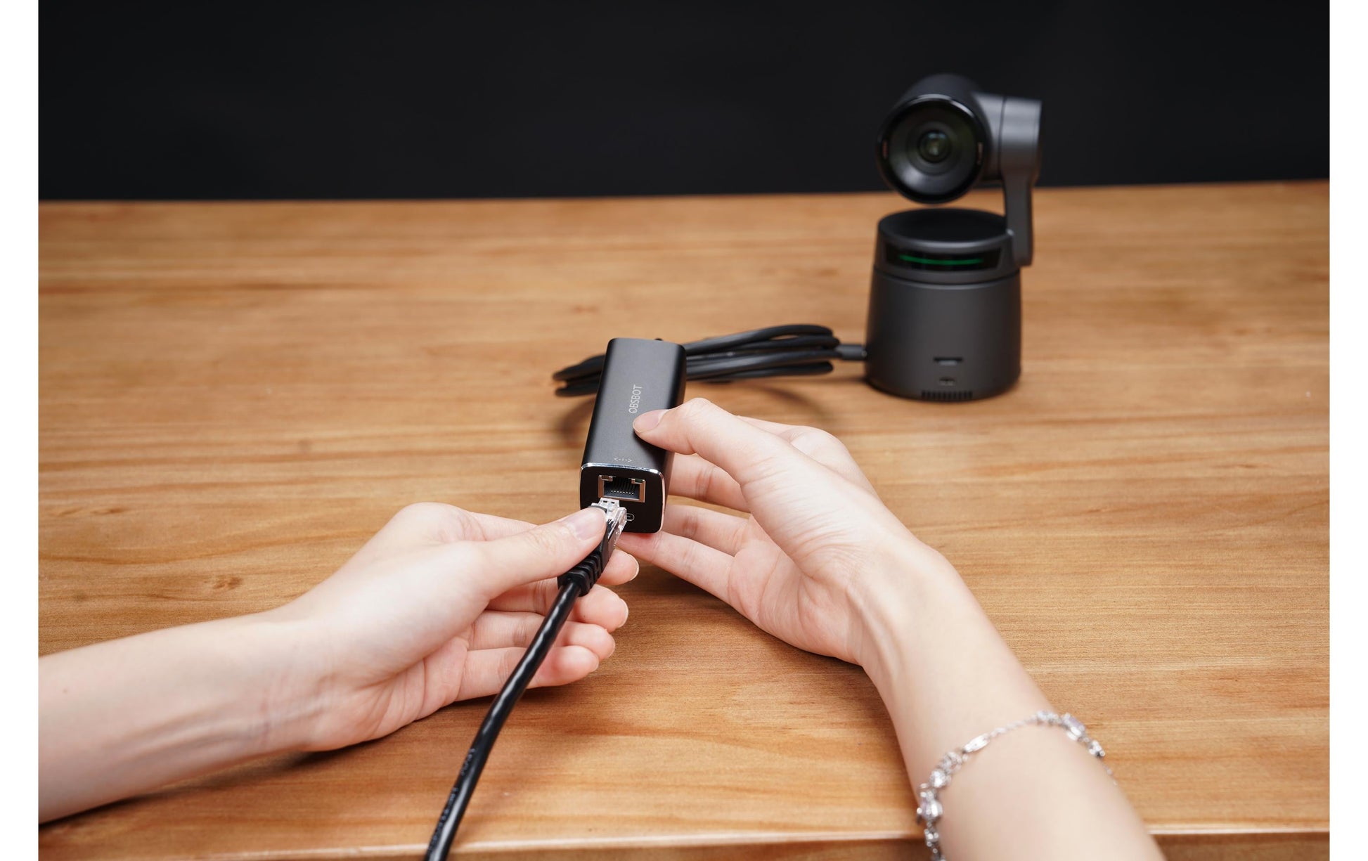 OBSBOT Tail AIR – Webcam – 4K, USB-C, Autofokus, Sprecherverfolgung, PTZ, 4× digitaler Zoom, 90° FOV