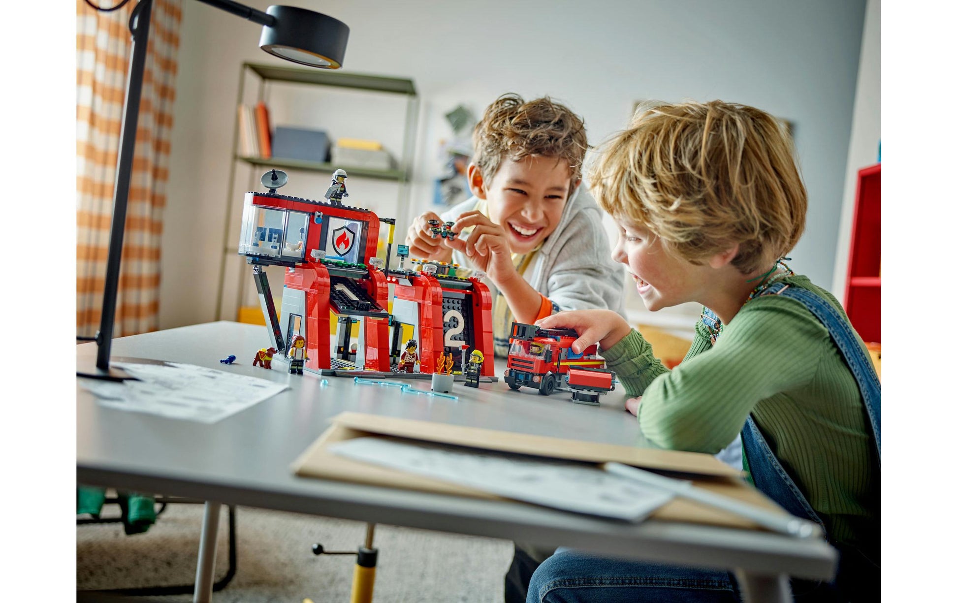 LEGO City Set Feuerwehrstation Drehleiterfahrzeug – 843-teilig – ab 6 Jahren