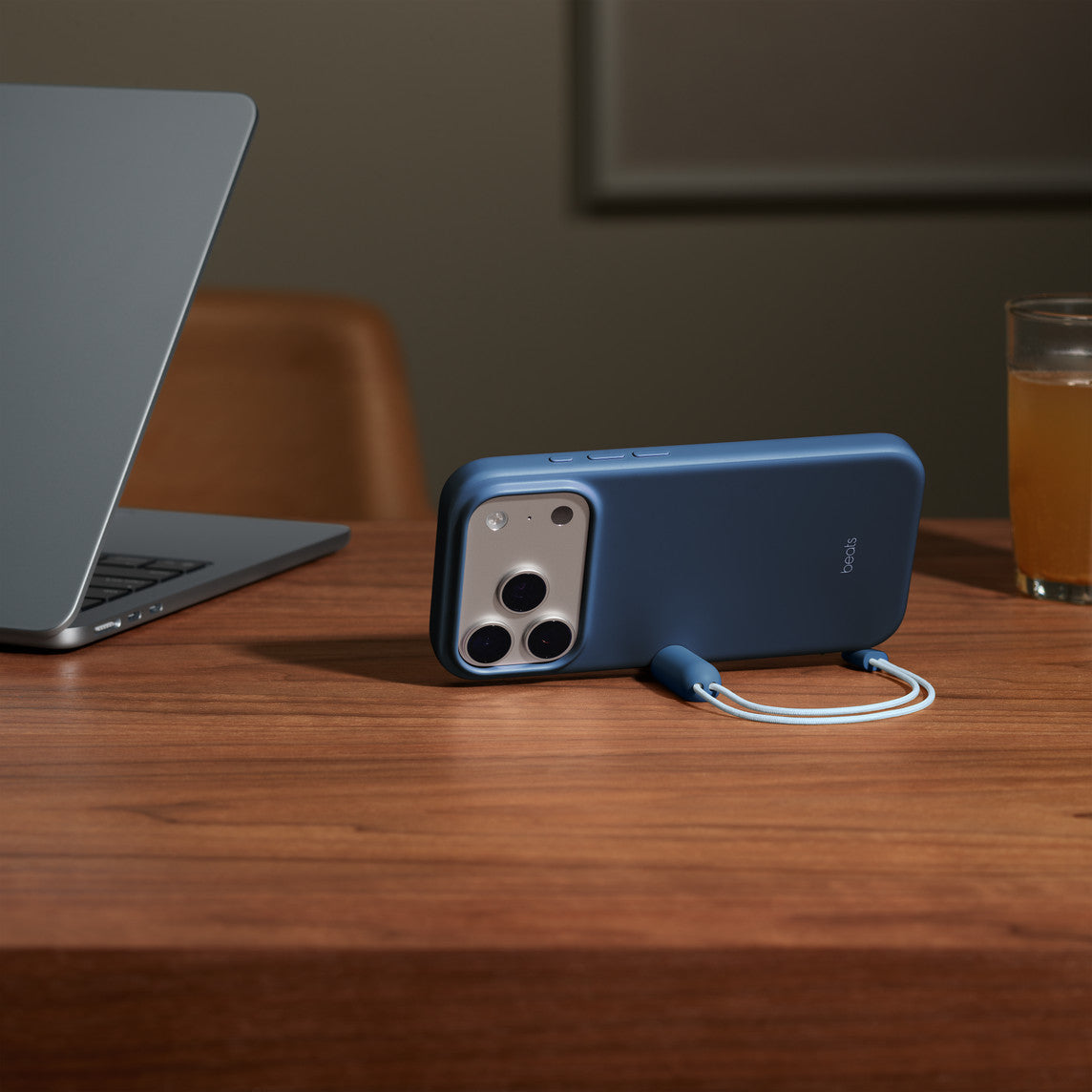 Apple Backcover – für Apple iPhone 17 Pro – blau – PC – MagSafe-kompatibel, mit Standfuss