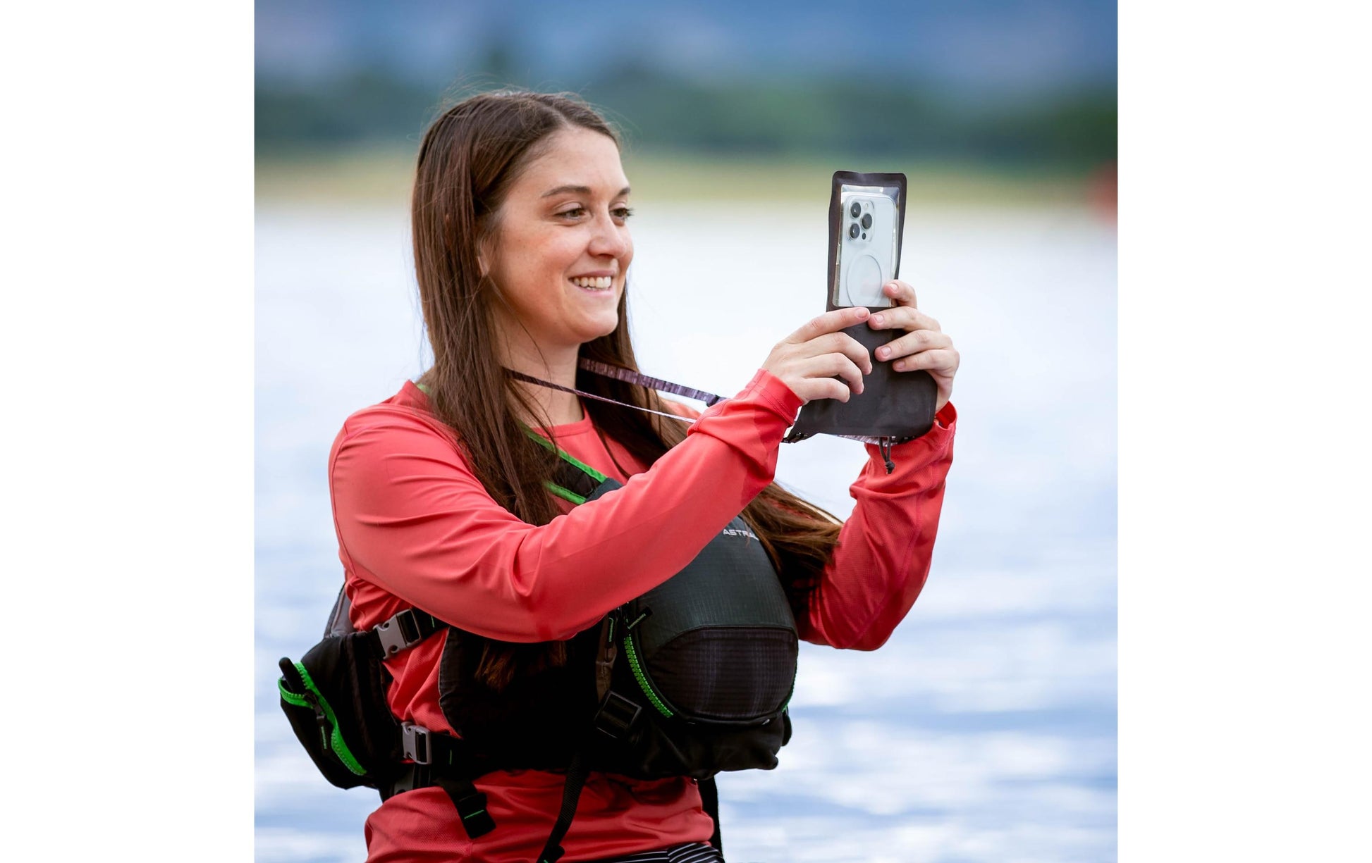 Nite Ize Wasserdichte Smartphone-Tasche – für Smartphones bis 7,6" – Schwarz