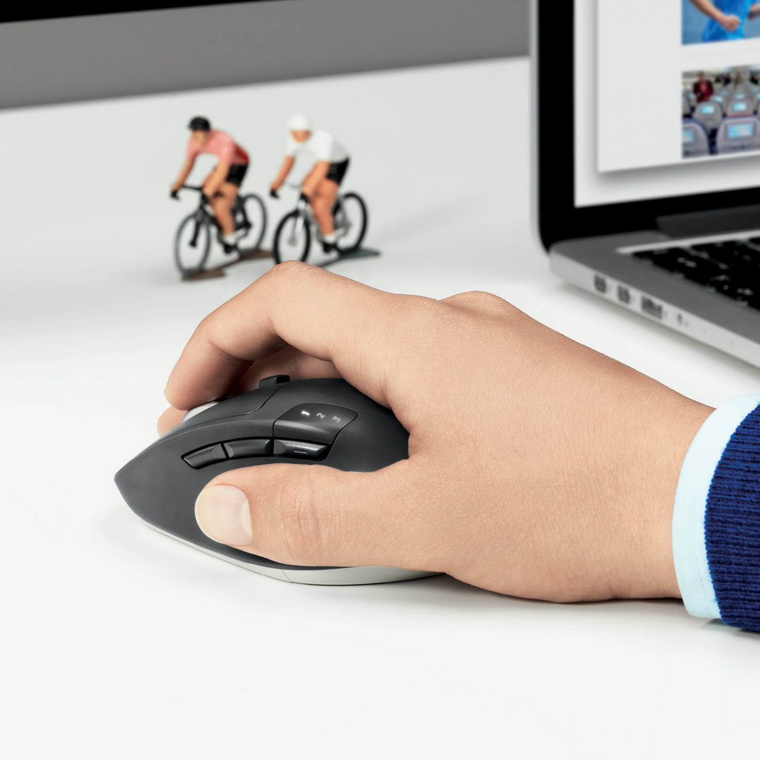 Logitech M720 Triathlon – Maus – Kabellos (Bluetooth/2,4 GHz), 1000 DPI, rechts, Schwarz