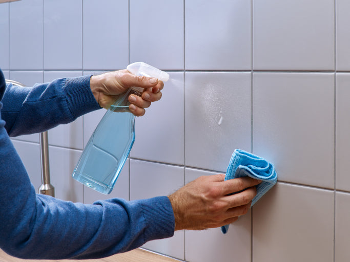 TESA Haken - weiss - selbstklebend - 3 kg - für Fliesen & Metall - 2 Stück