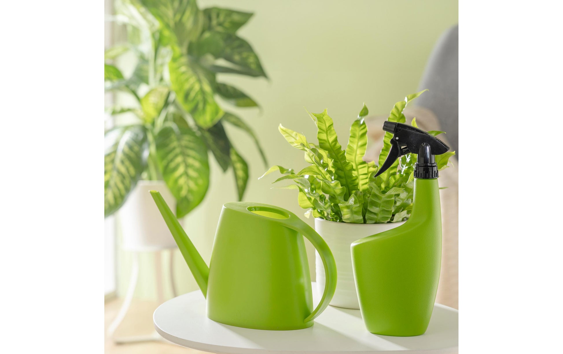 Scheurich Giesskanne Lilly – 31 × 7,7 × 16,4 cm, 1,5 l, Kunststoff, Grün matt