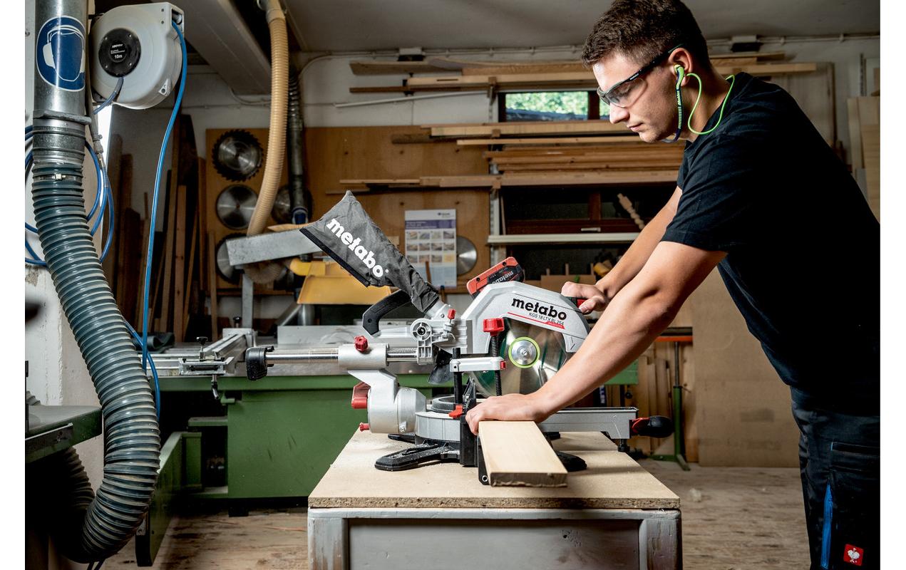 Metabo Akku-Kapp- und Gehrungssäge KGS 18 LTX BL 254 – 18 V (CAS) – Sägeblatt-Ø 254 mm – Solo